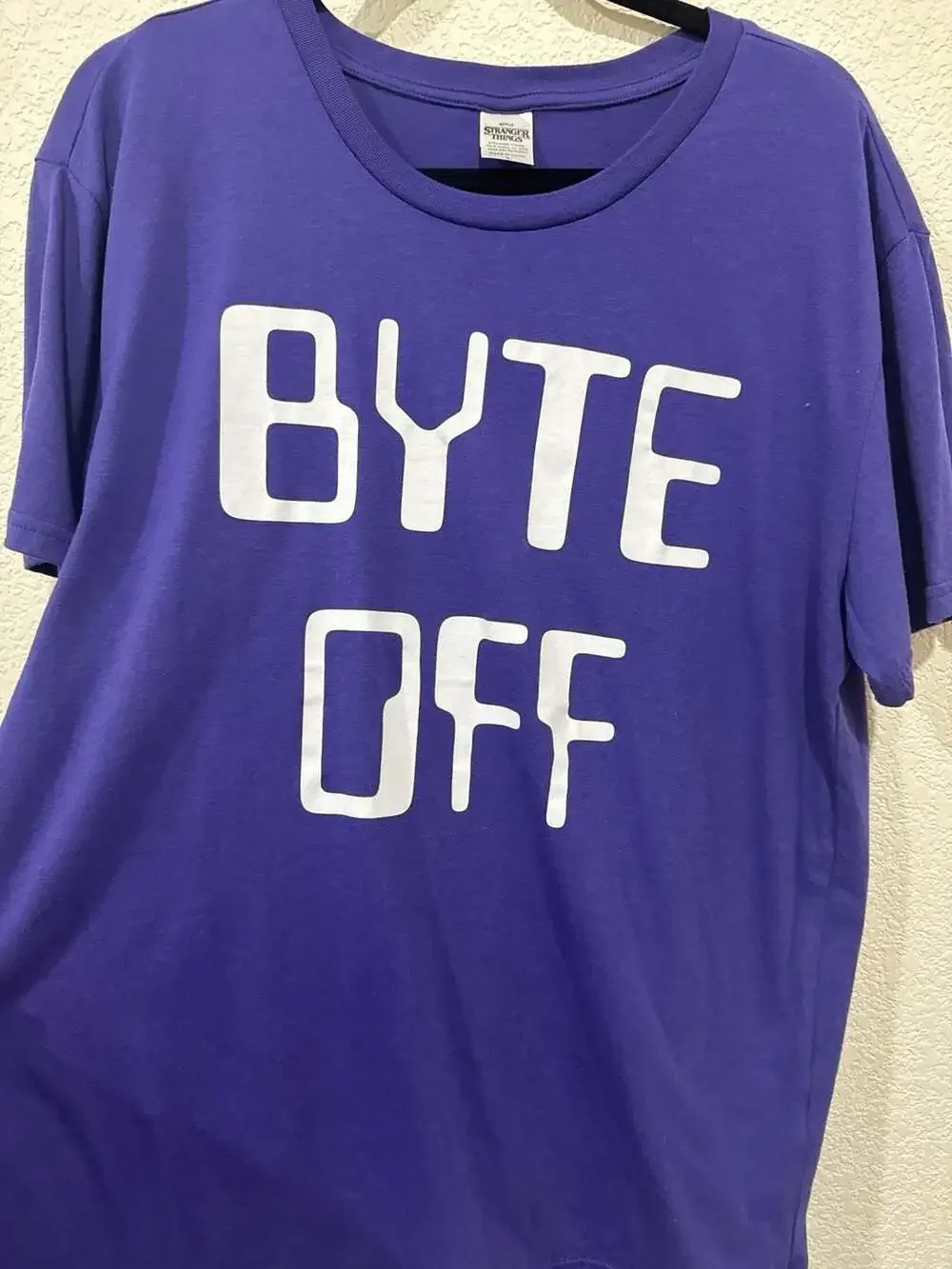 Stranger Things Dustin Henderson 'Byte Off' Purple Graphic T-Shirt Adult Size L - Picture 7 of 9